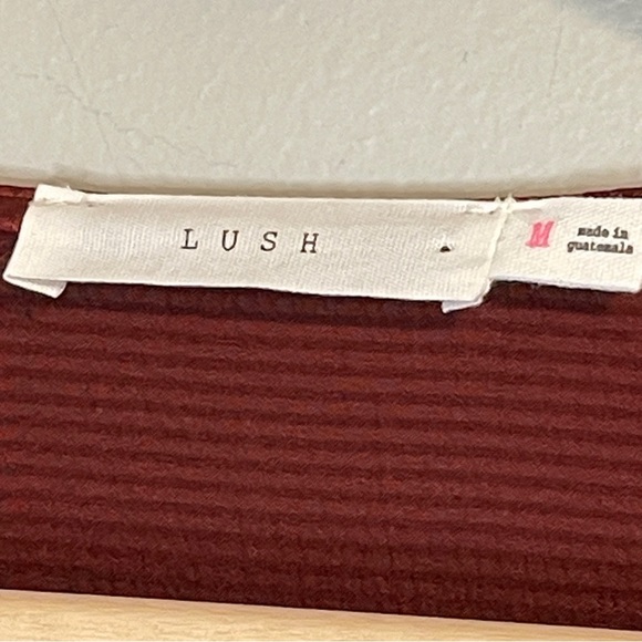 LUSH SIDE GATHER SATIN DRESS IN WINE M NWOT - Picture 7 of 8